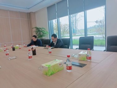 重庆市经信委领导一行莅临中科光智调研(图1)