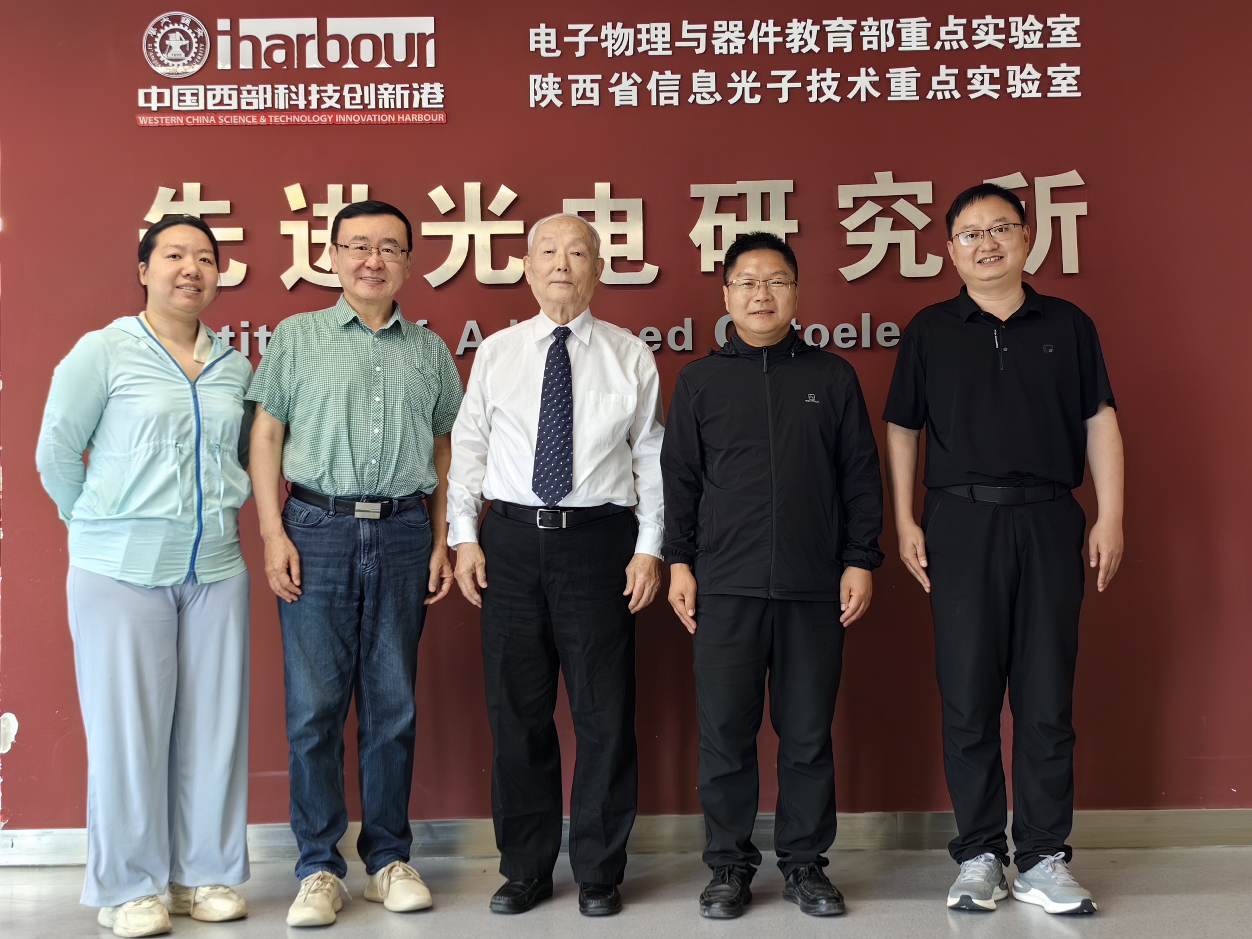 中科光智走进西安交大先进光电研究所,开展技术交流活动(图2) 2-260F6133424S2.jpg